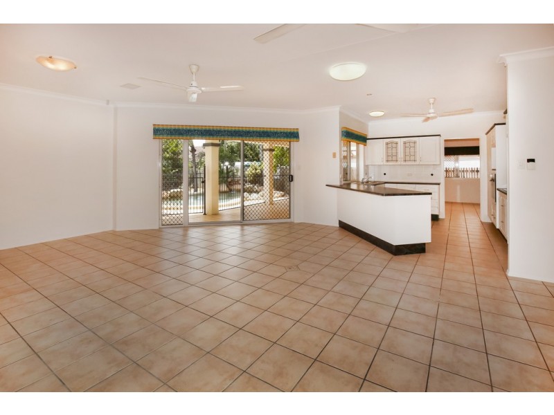 4 Crown Court, Kirwan QLD 4817