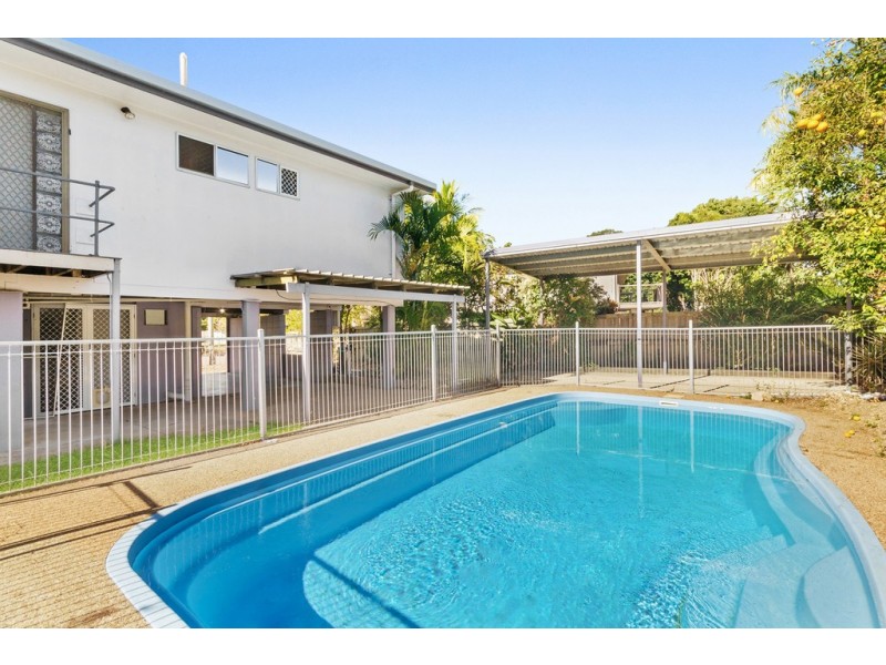 15 Aloomba Crescent, Cranbrook QLD 4814