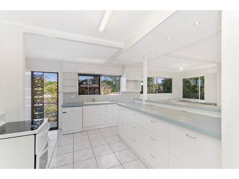 15 Aloomba Crescent, Cranbrook QLD 4814