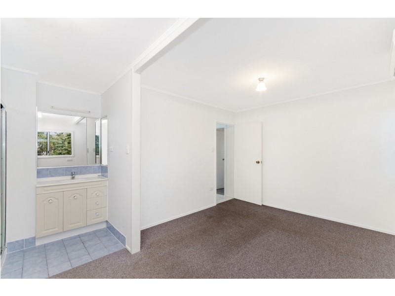 15 Aloomba Crescent, Cranbrook QLD 4814