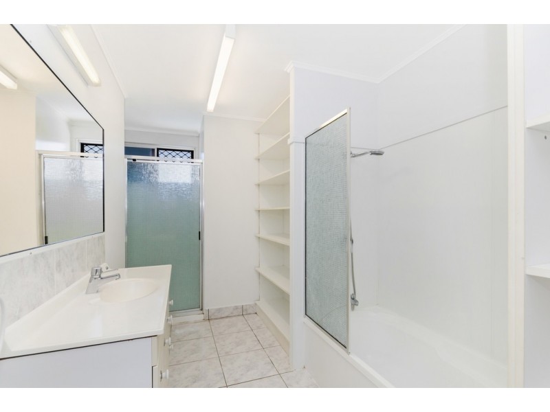 15 Aloomba Crescent, Cranbrook QLD 4814