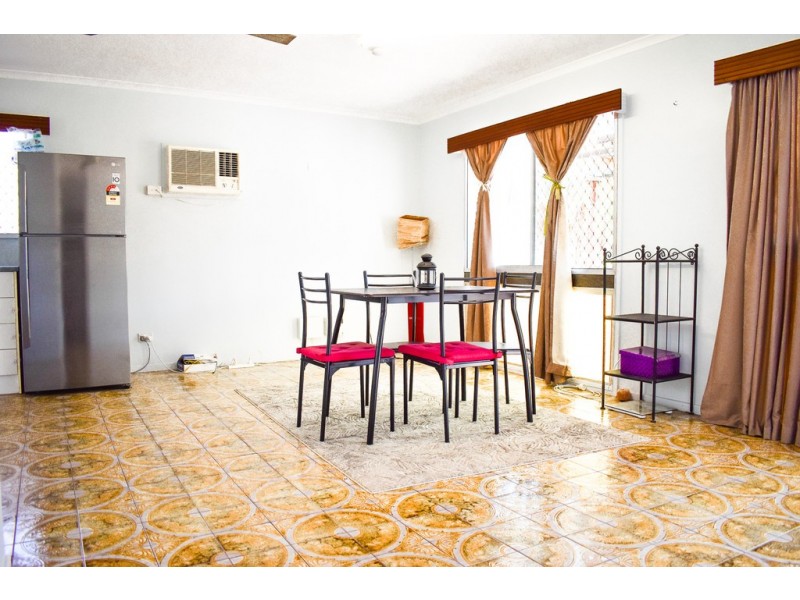 16 Surrey Street, Hyde Park QLD 4812