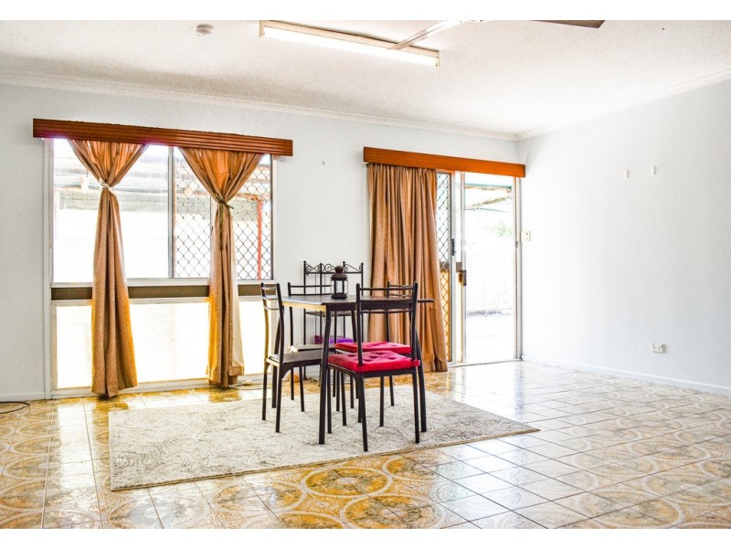 16 Surrey Street, Hyde Park QLD 4812