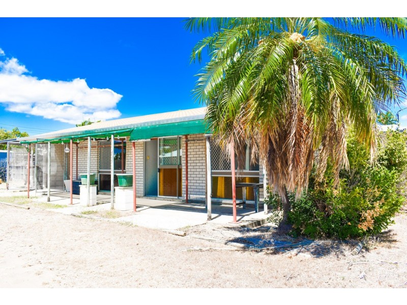 16 Surrey Street, Hyde Park QLD 4812