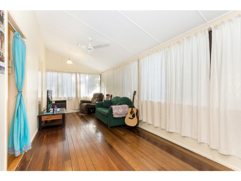 16 Trix Street, Rosslea QLD 4812