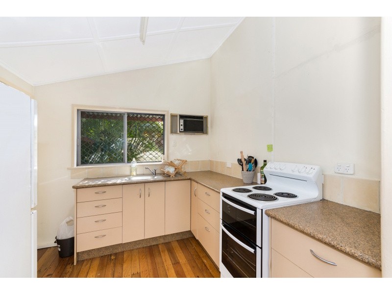 16 Trix Street, Rosslea QLD 4812