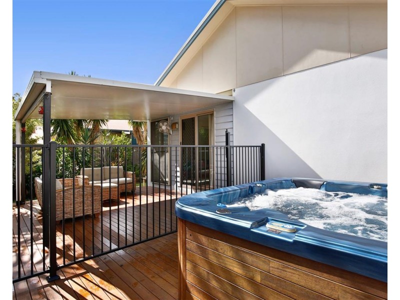 16 St Davids Close, Kirwan QLD 4817