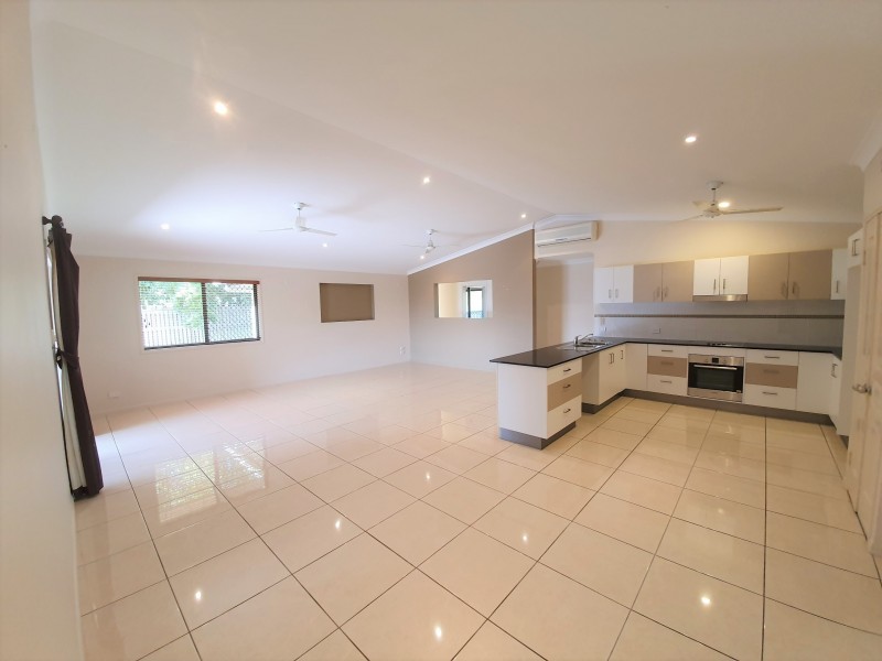 1 Macona Street, Bushland Beach QLD 4818