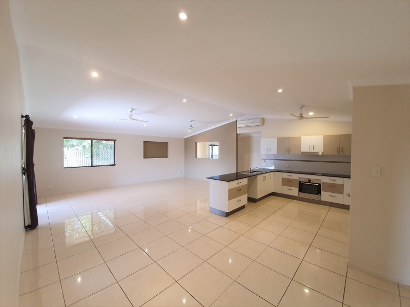 1 Macona Street, Bushland Beach QLD 4818