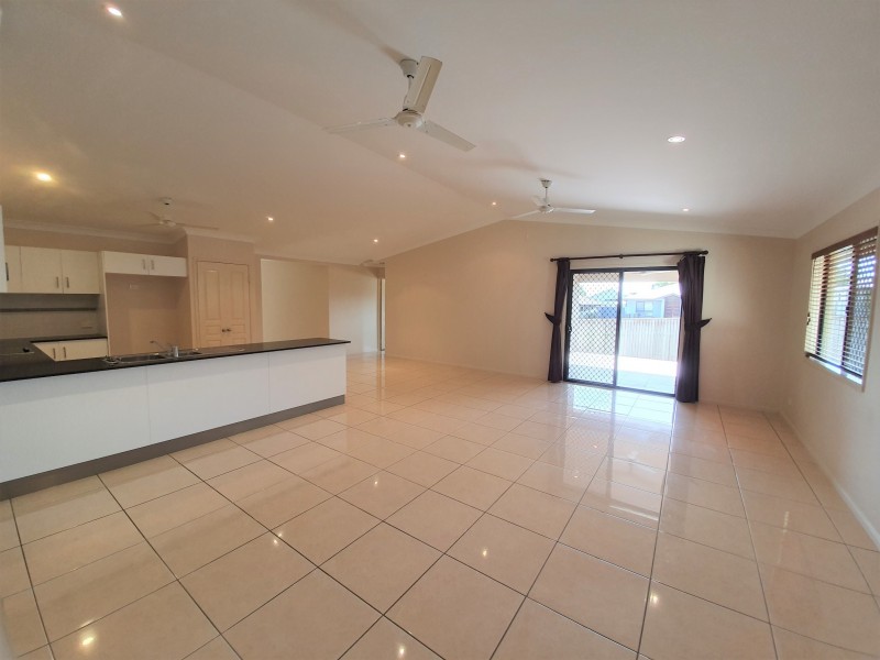 1 Macona Street, Bushland Beach QLD 4818