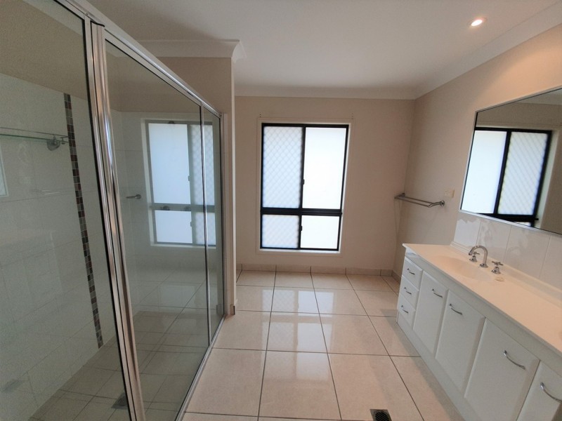 1 Macona Street, Bushland Beach QLD 4818