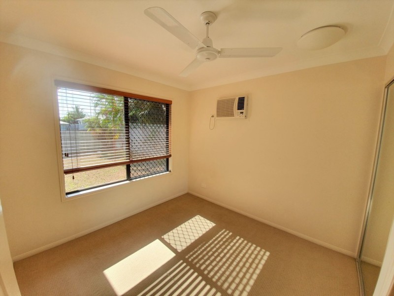 1 Macona Street, Bushland Beach QLD 4818