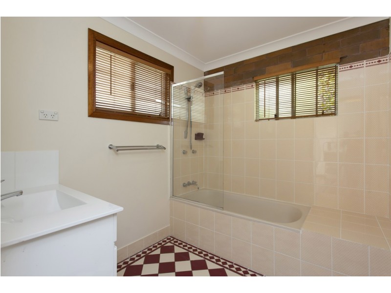 19 Coutts Drive, Bushland Beach QLD 4818