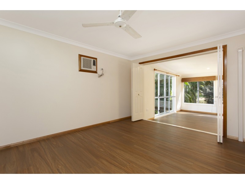 19 Coutts Drive, Bushland Beach QLD 4818