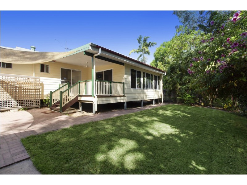 19 Coutts Drive, Bushland Beach QLD 4818
