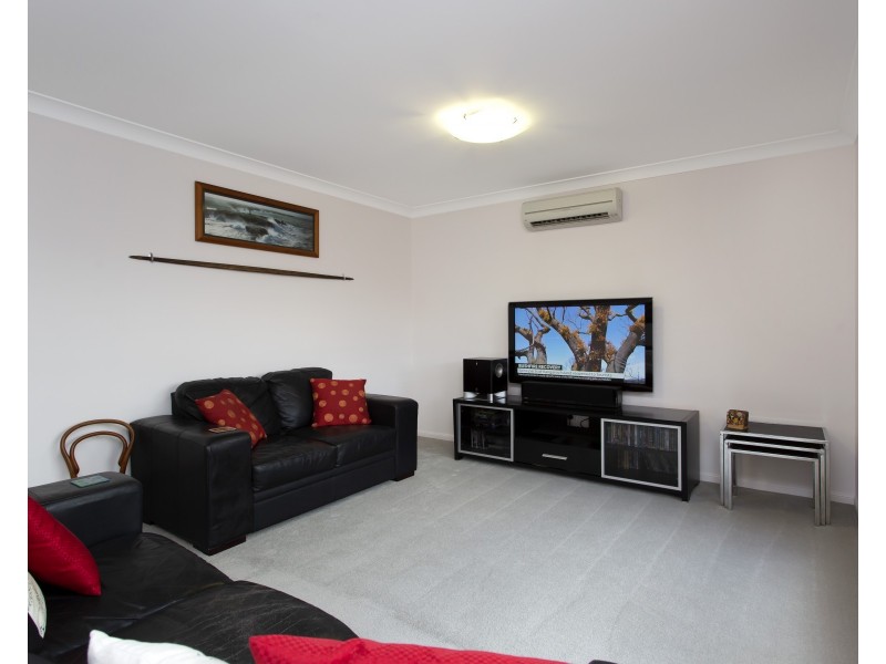 8 Fitzallan Street, Bushland Beach QLD 4818