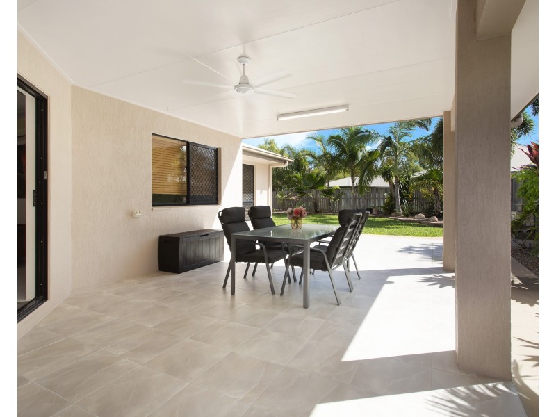 8 Fitzallan Street, Bushland Beach QLD 4818