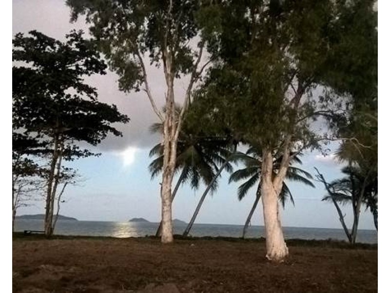 50 Luff Street, Hull Heads QLD 4854