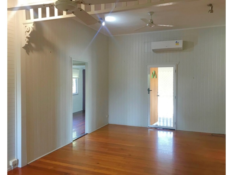 1 Ernest Street, West End QLD 4810