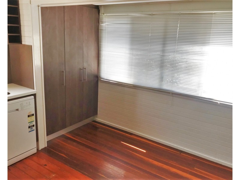 1 Ernest Street, West End QLD 4810