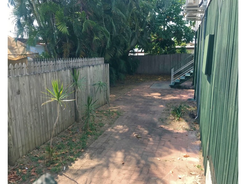 1 Ernest Street, West End QLD 4810