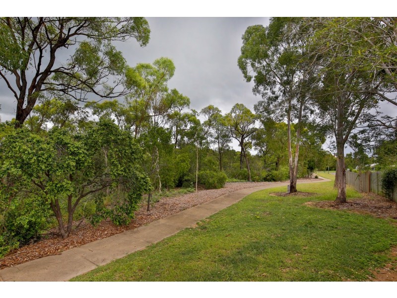 92 Estuary Parade, Douglas QLD 4814