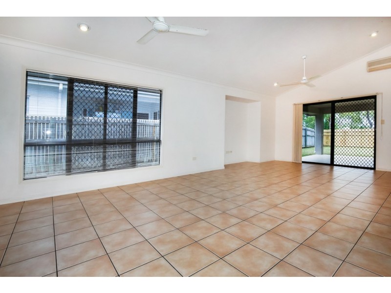 92 Estuary Parade, Douglas QLD 4814