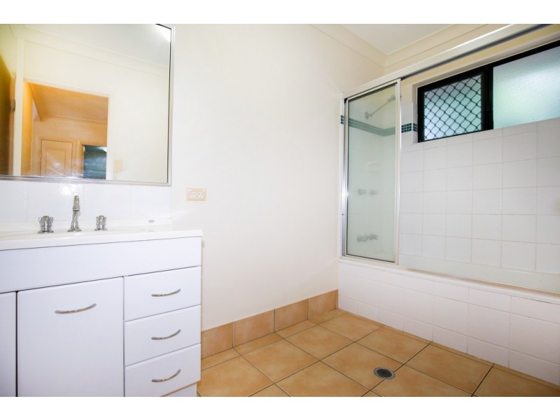 92 Estuary Parade, Douglas QLD 4814