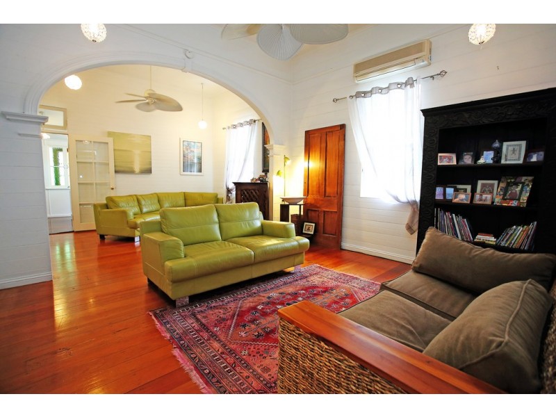 6 Garrick Street, West End QLD 4810