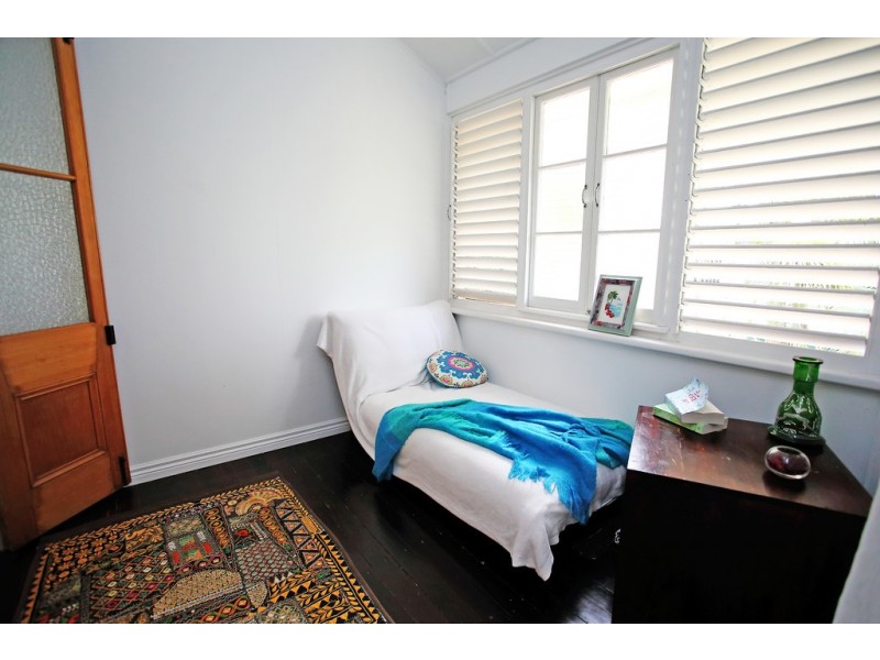 6 Garrick Street, West End QLD 4810