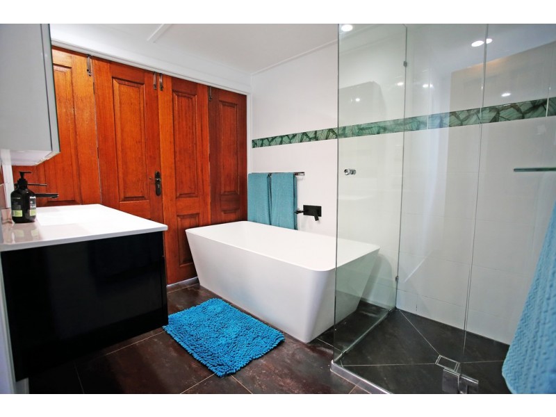 6 Garrick Street, West End QLD 4810