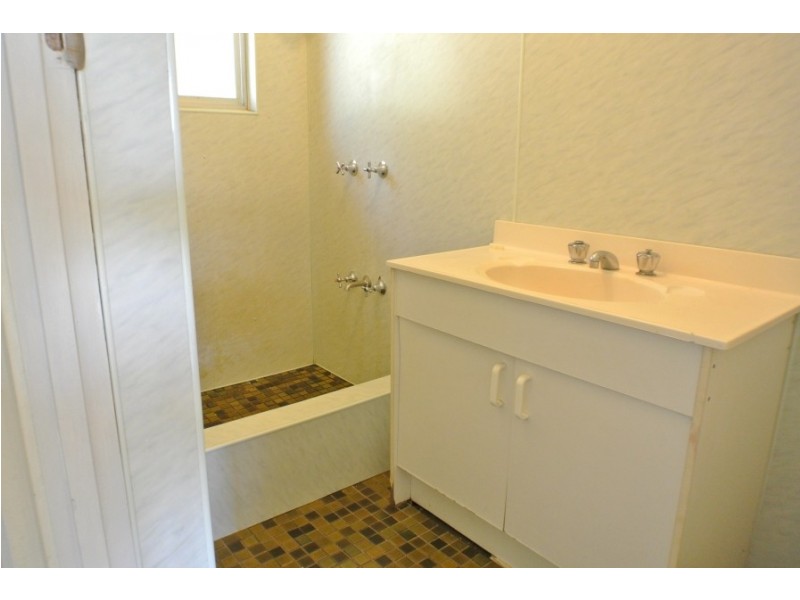 1 and 2 / 42 Cambridge Street, Gulliver QLD 4812