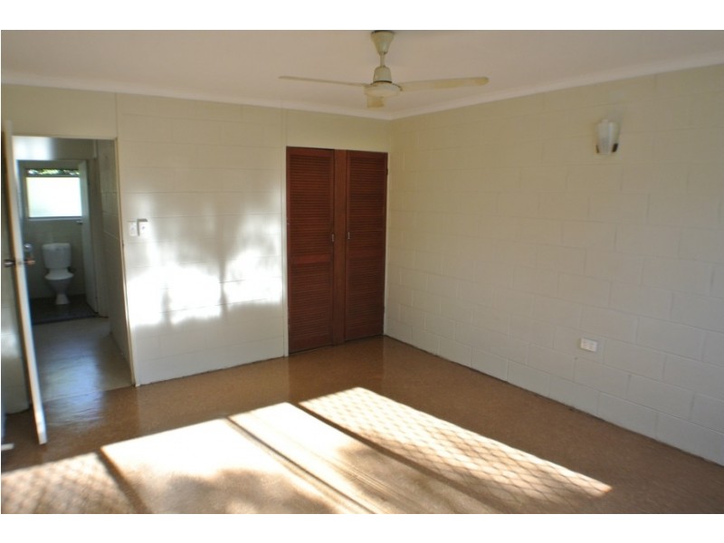 1 and 2 / 42 Cambridge Street, Gulliver QLD 4812