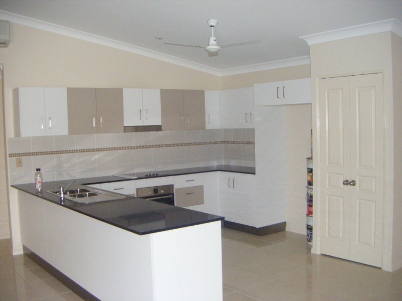 1 Macona Street, Bushland Beach QLD 4818