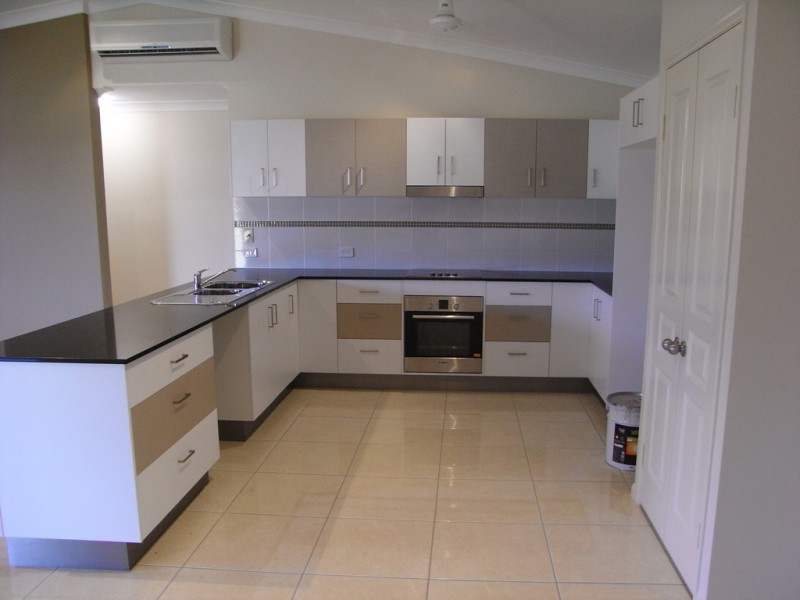 1 Macona Street, Bushland Beach QLD 4818