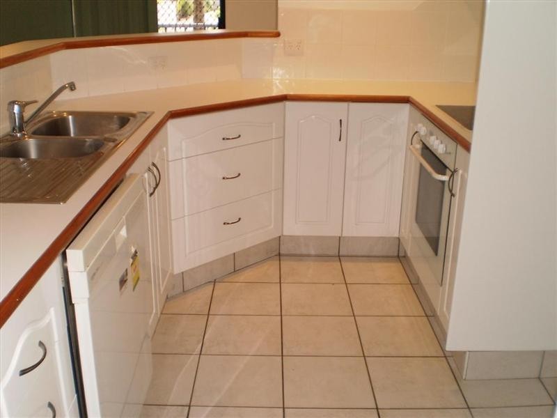 2/106 Eyre Street, North Ward QLD 4810