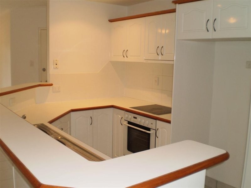 2/106 Eyre Street, North Ward QLD 4810