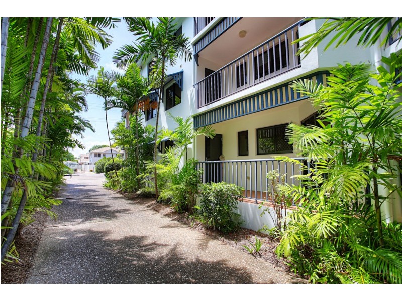 2/106 Eyre Street, North Ward QLD 4810