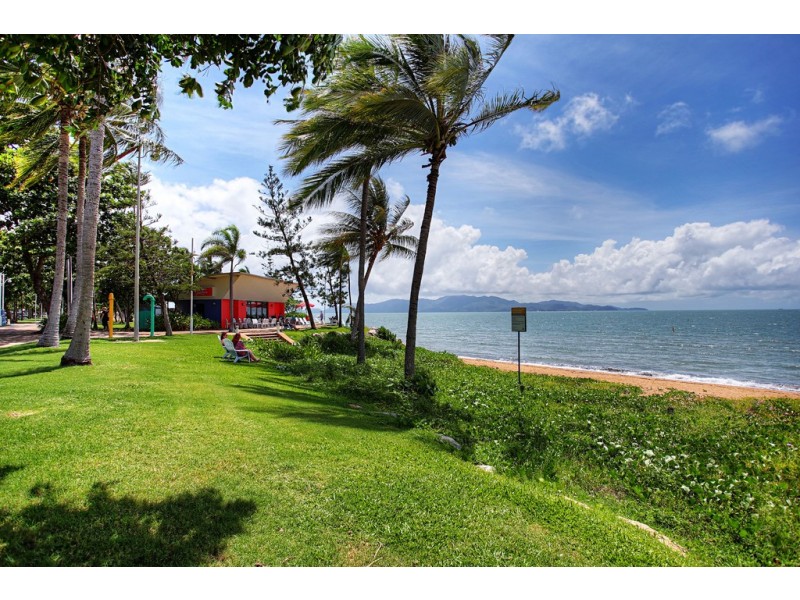 2/106 Eyre Street, North Ward QLD 4810