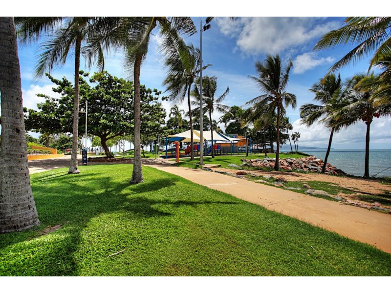 2/106 Eyre Street, North Ward QLD 4810