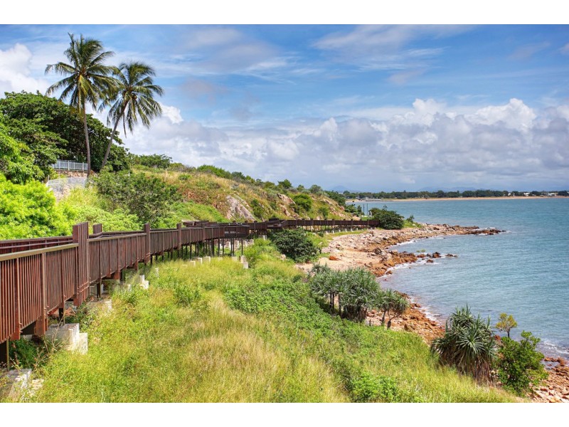 2/106 Eyre Street, North Ward QLD 4810