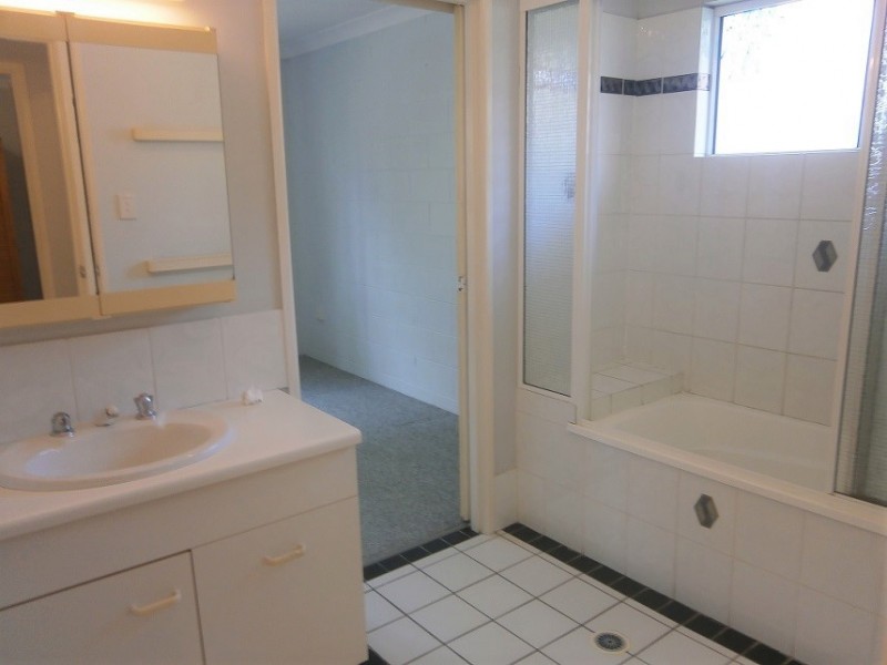 46 Rundle Street, Mount Louisa QLD 4814