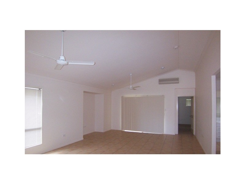 92 Estuary Parade, Douglas QLD 4814