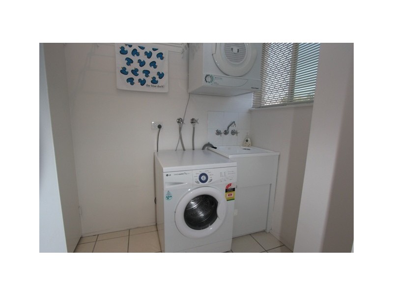 2/2 Howitt Street, North Ward QLD 4810