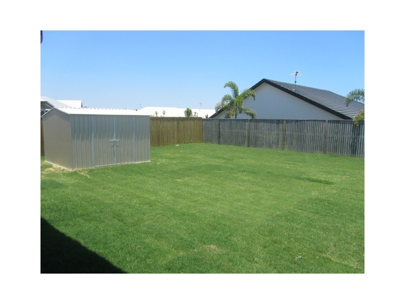 9 Glendower Street, Bushland Beach QLD 4818