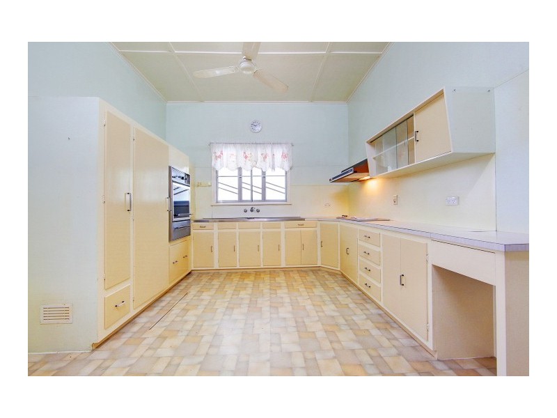 33 Ahearne Street, Hermit Park QLD 4812