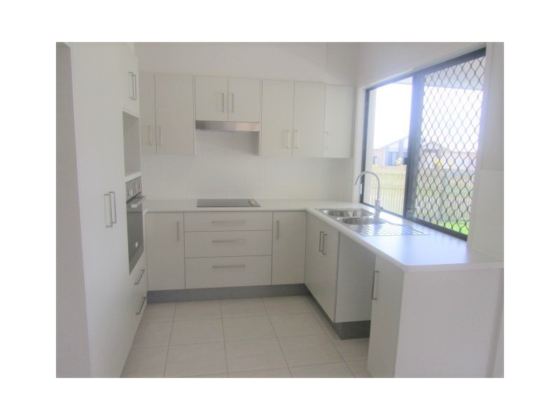 32 Franklin Drive, Mount Louisa QLD 4814