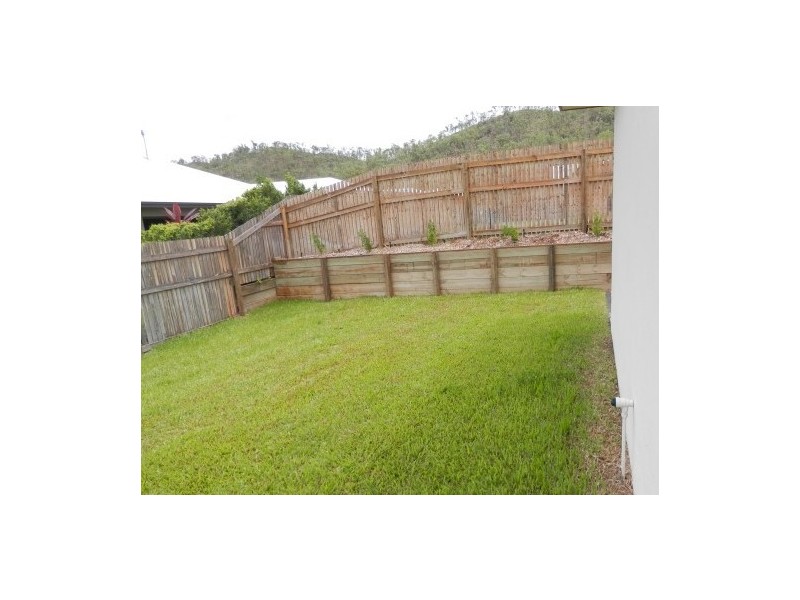 32 Franklin Drive, Mount Louisa QLD 4814