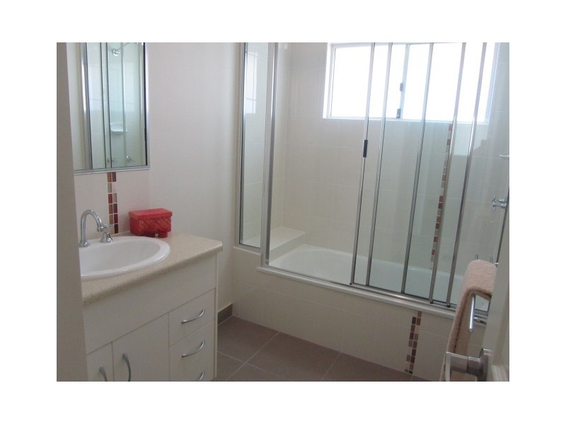 13 Iona Avenue, Burdell QLD 4818