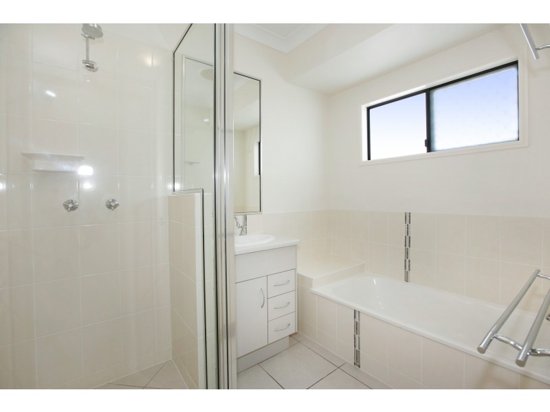 4 Black Apple Avenue, Mount Low QLD 4818